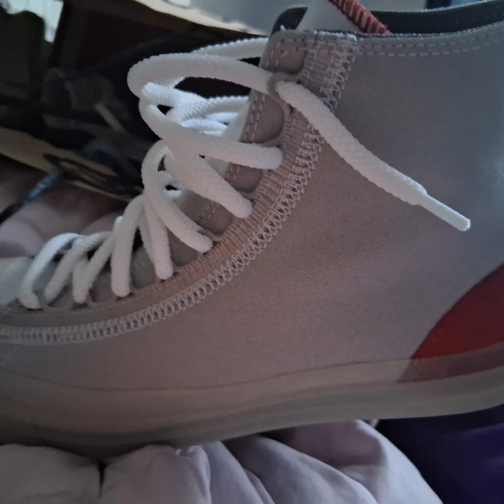 Converse Men's Red And White Sneaker - Picture 7 of 9